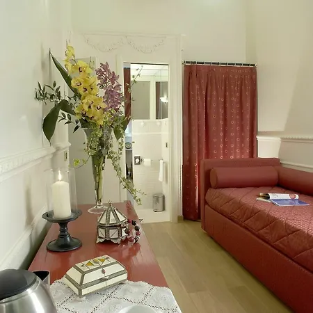 Suites Rome Pensionat 4*