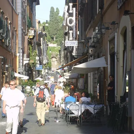Casa de hóspedes Suites Rome 4*